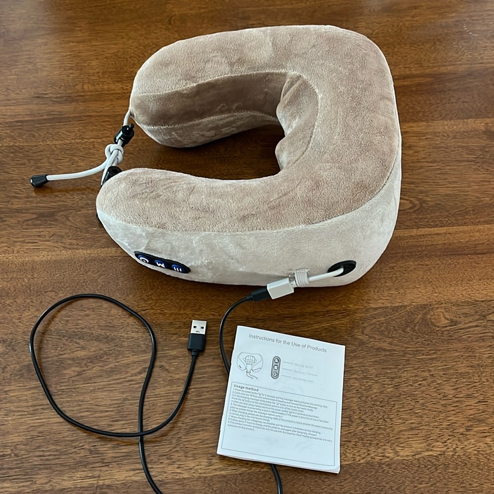 Massaging neck pillow with heat
